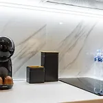 Close-Urban Chic - Luxury Warsaw Stays -10 People- Mennica Residence