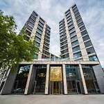 Close-Urban Chic - Luxury Warsaw Stays -10 People- Mennica Residence