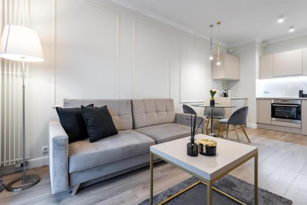 Apartament Close-urban Chic - Luxury -10 People- Mennica Warszawa