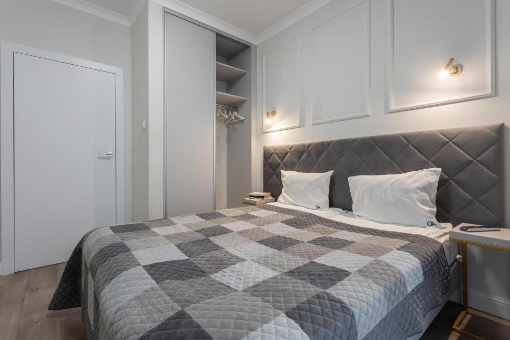 Apartament Close-urban Chic - Luxury -10 People- Mennica Warszawa